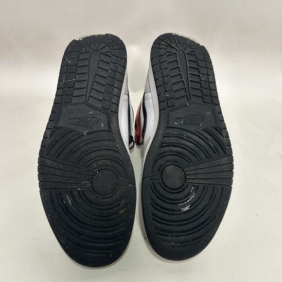 Nike Air Jordan 1 Retro High “Light Smoke Grey” - Picture 9 of 10